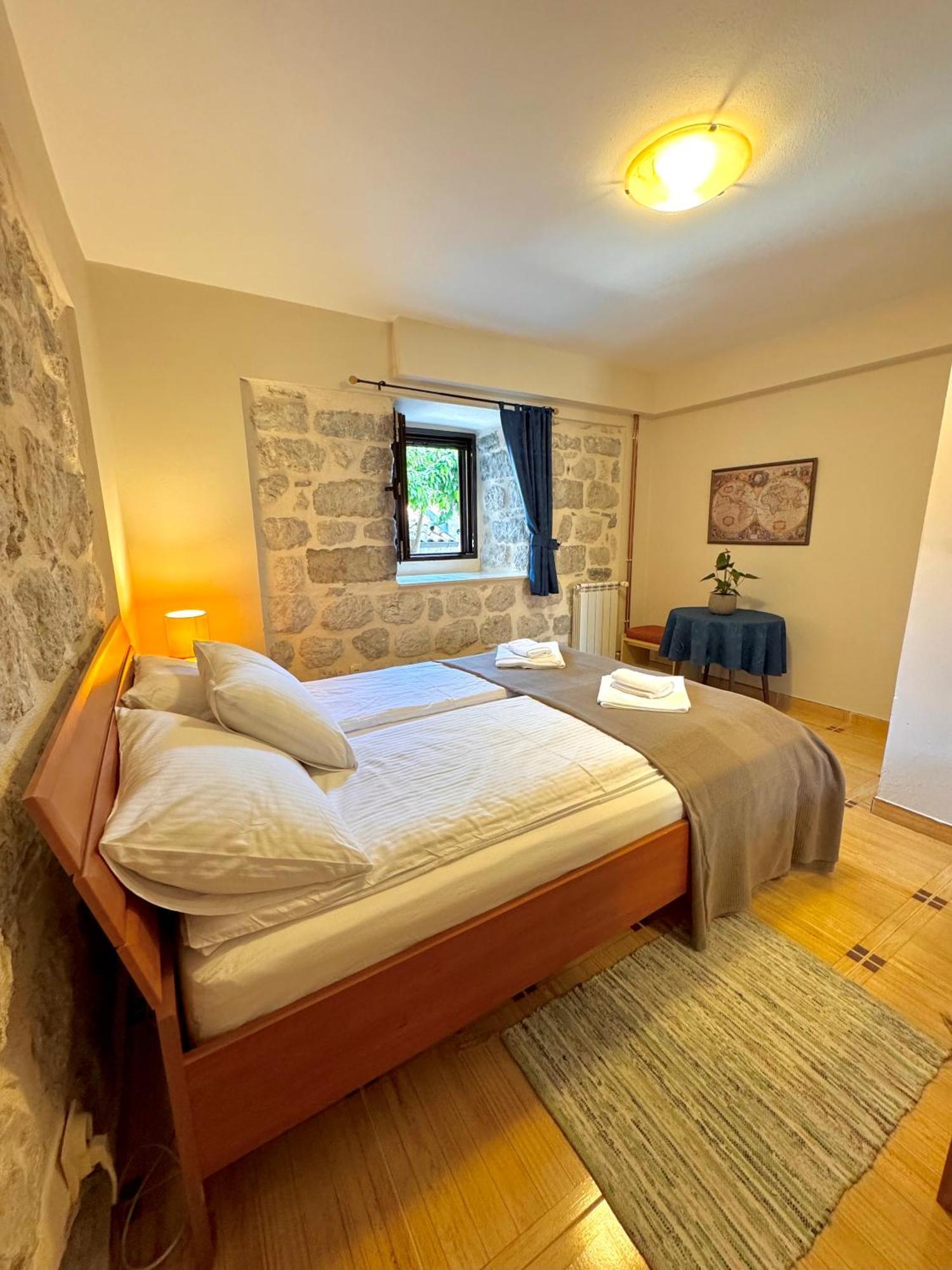 Apartments Radonicic Kotor Bagian luar foto
