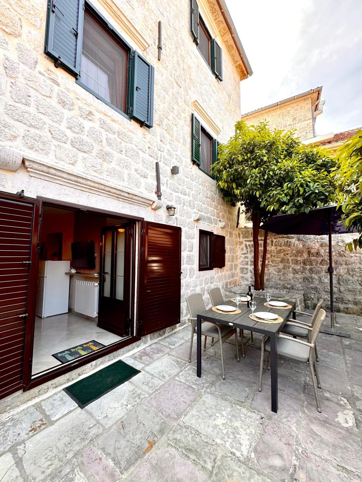 Apartments Radonicic Kotor Bagian luar foto