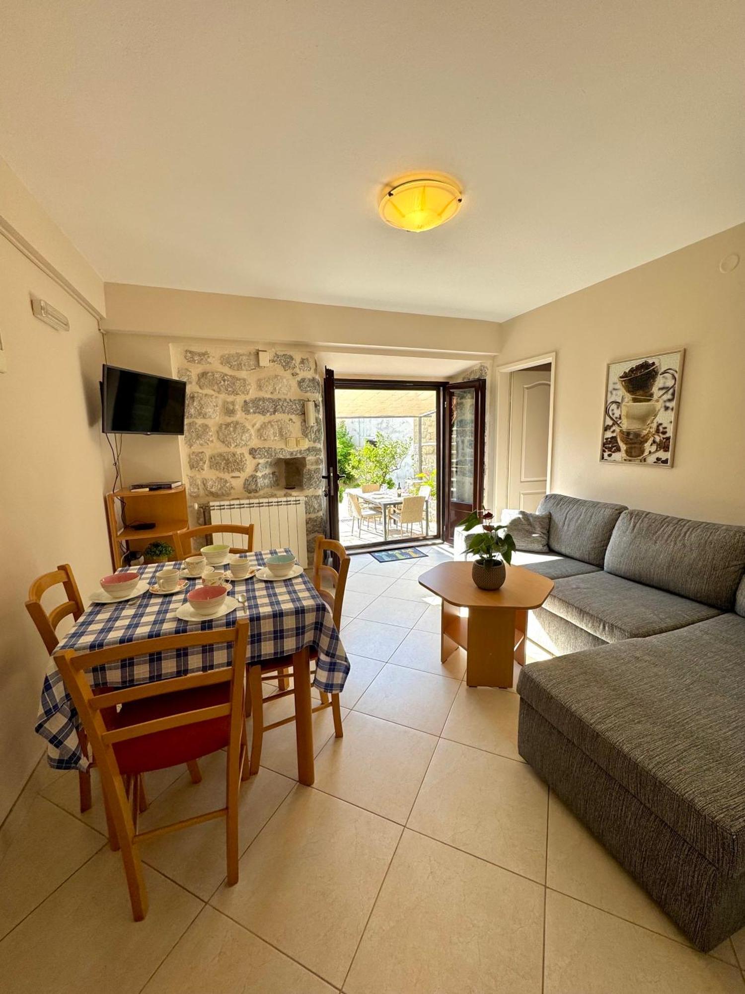 Apartments Radonicic Kotor Bagian luar foto