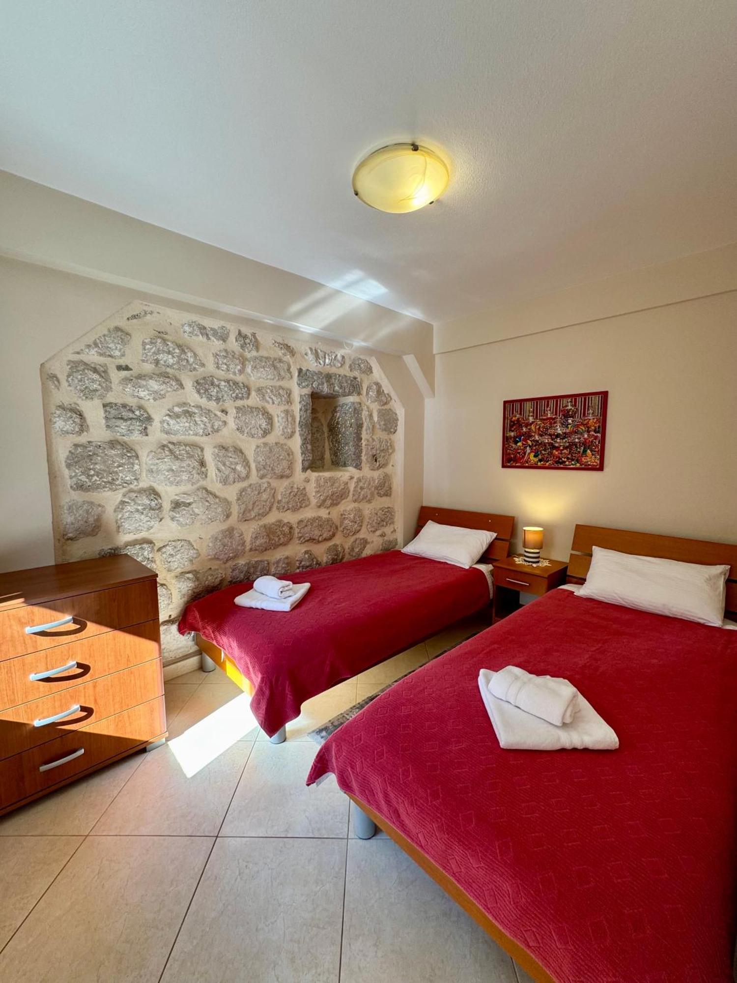 Apartments Radonicic Kotor Bagian luar foto