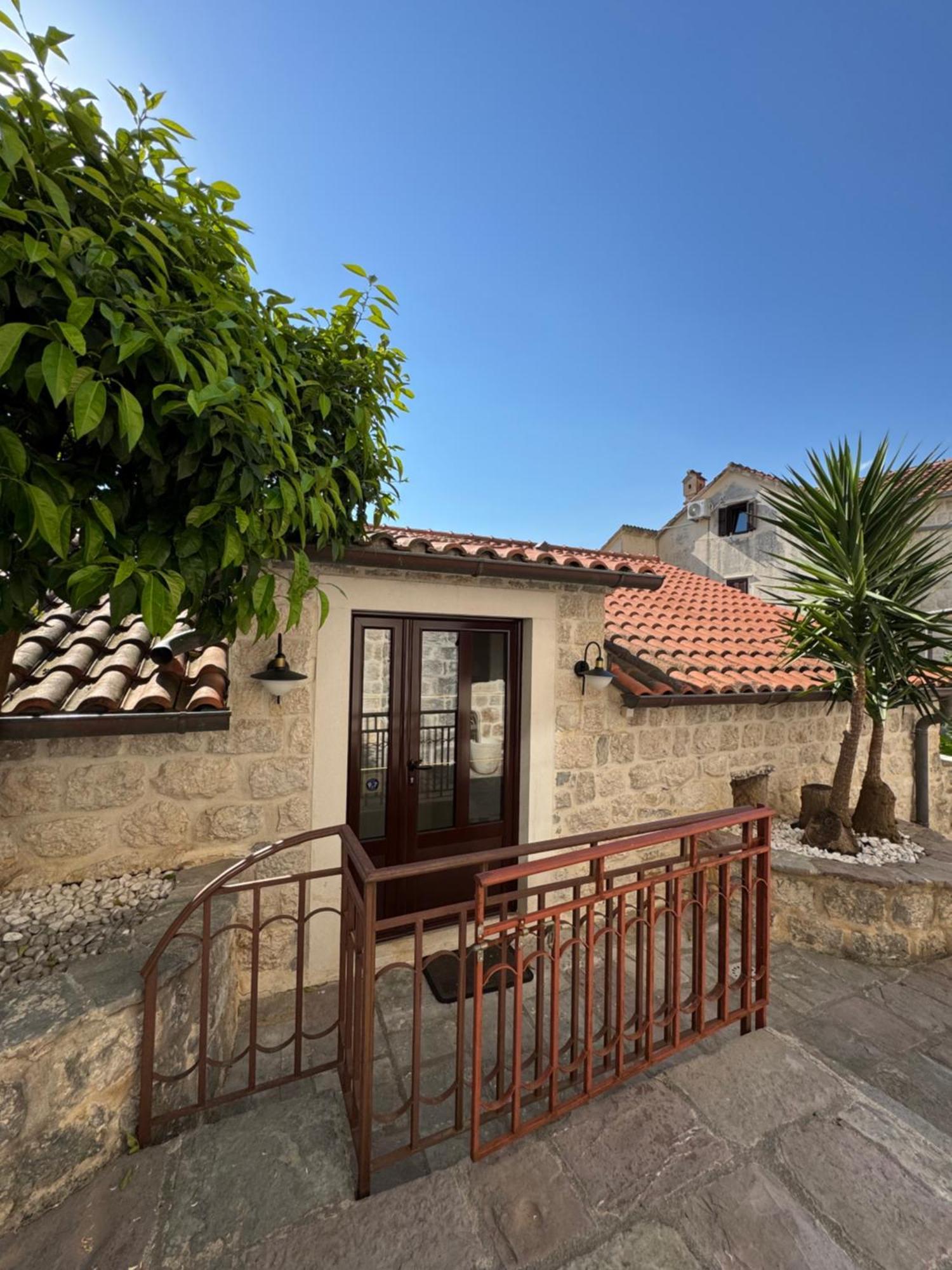 Apartments Radonicic Kotor Bagian luar foto