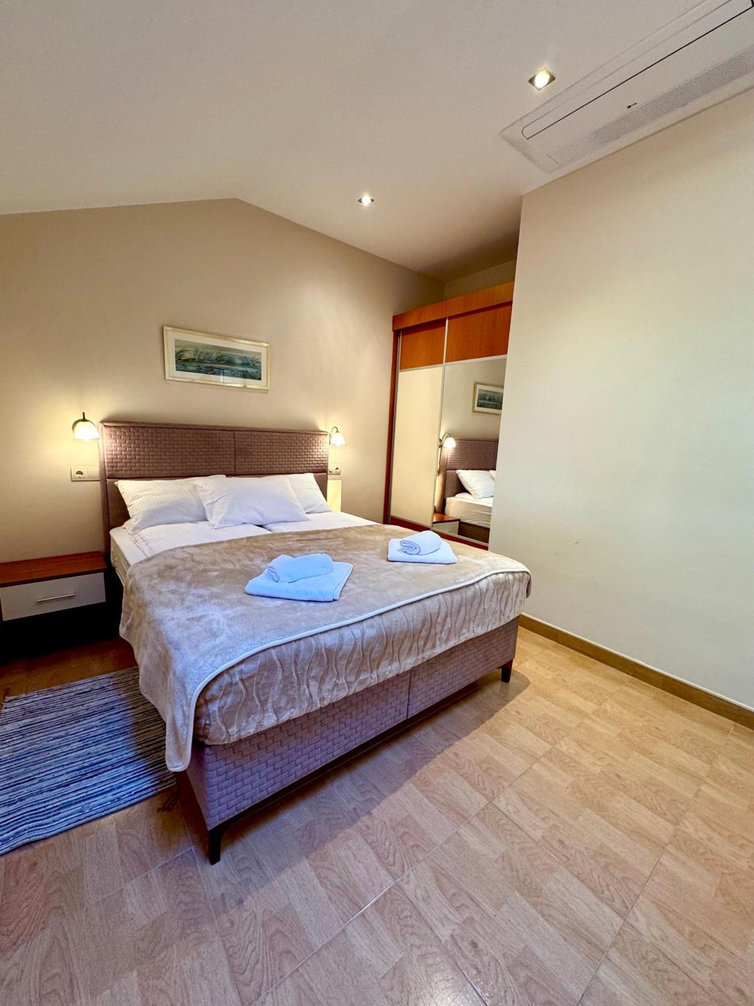 Apartments Radonicic Kotor Bagian luar foto