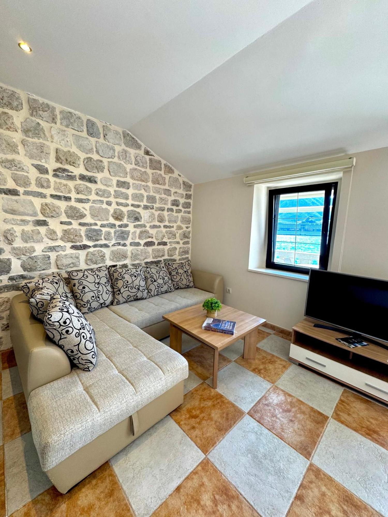 Apartments Radonicic Kotor Bagian luar foto