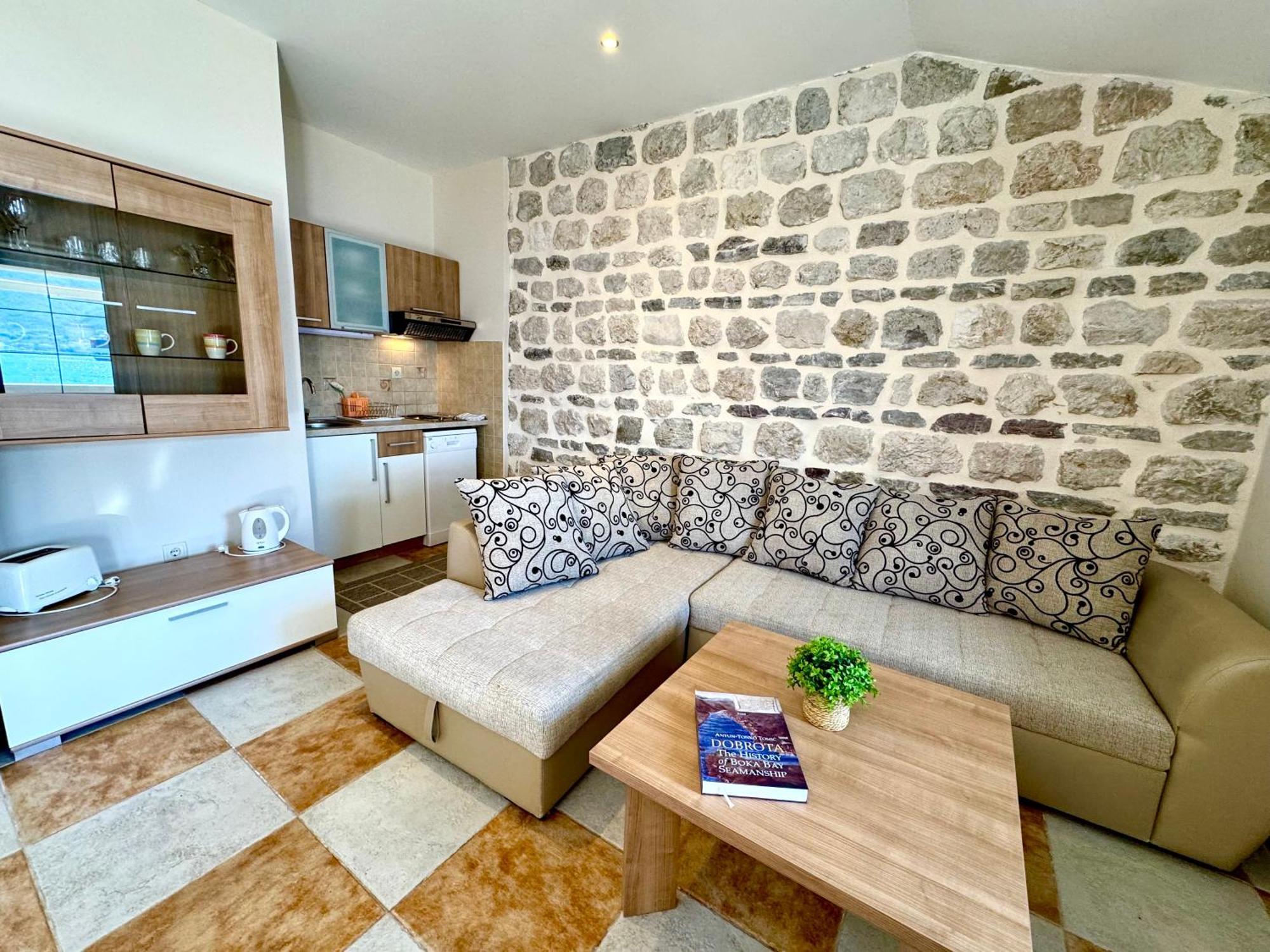 Apartments Radonicic Kotor Bagian luar foto
