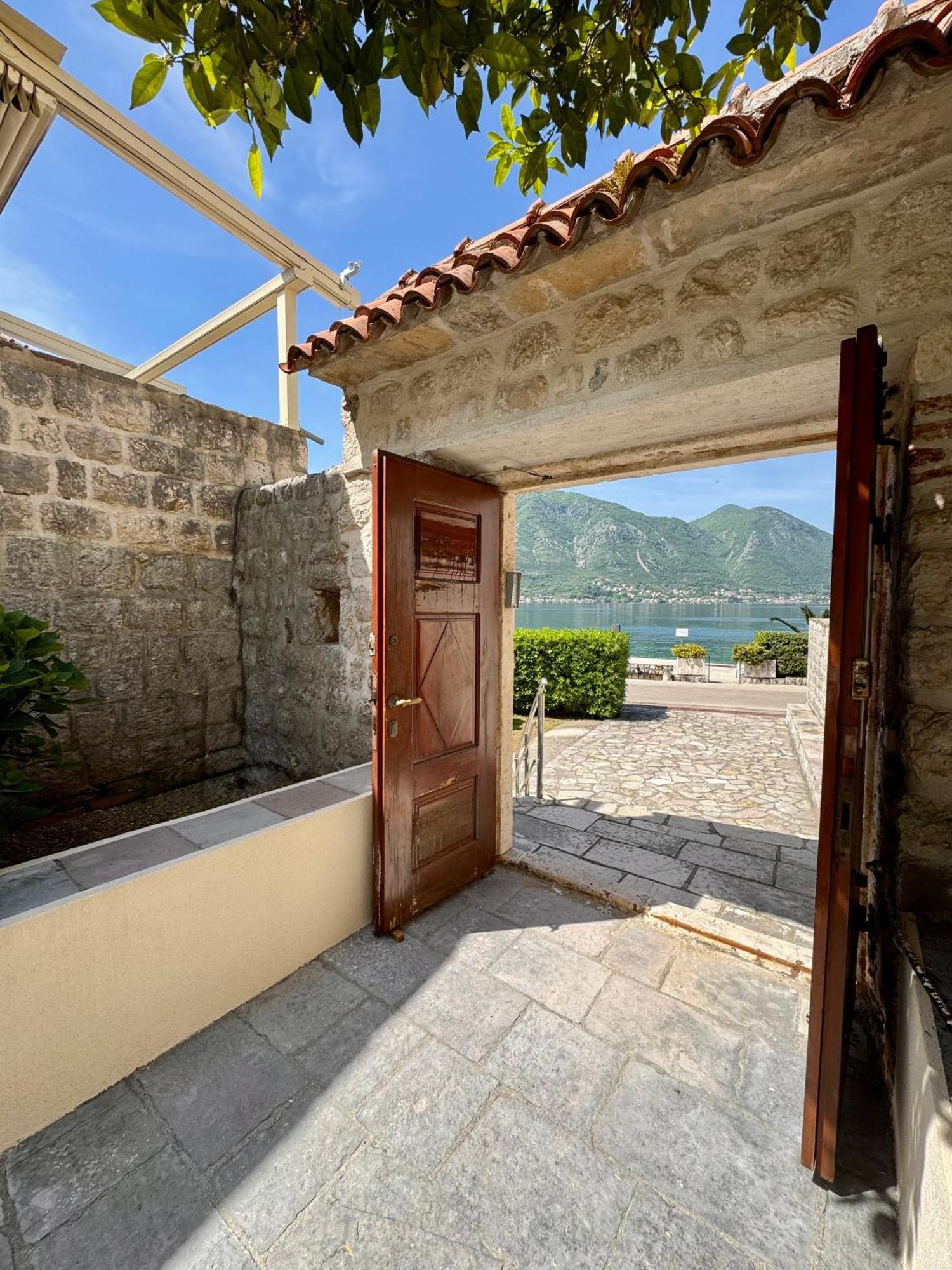 Apartments Radonicic Kotor Bagian luar foto